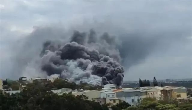 12.19火災(zāi)事故通報(bào)：9死8傷！初步研判系電焊火星引燃油漆混合物導(dǎo)致！當(dāng)?shù)匾牙樟钔９ぃ? title=